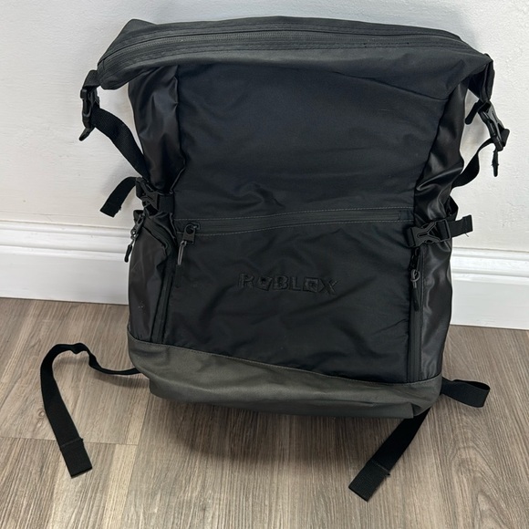 Roblox all black backpack - Picture 2 of 5